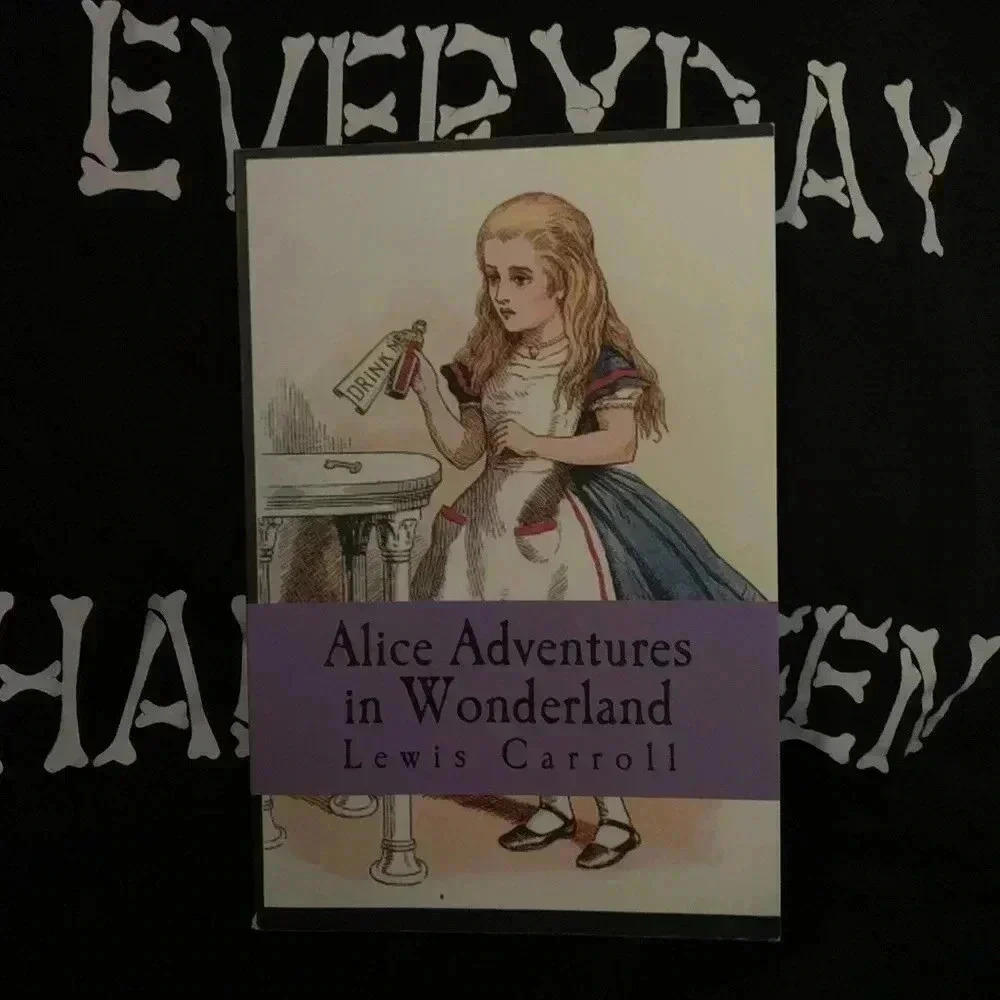 🤑Alice in Wonderland book